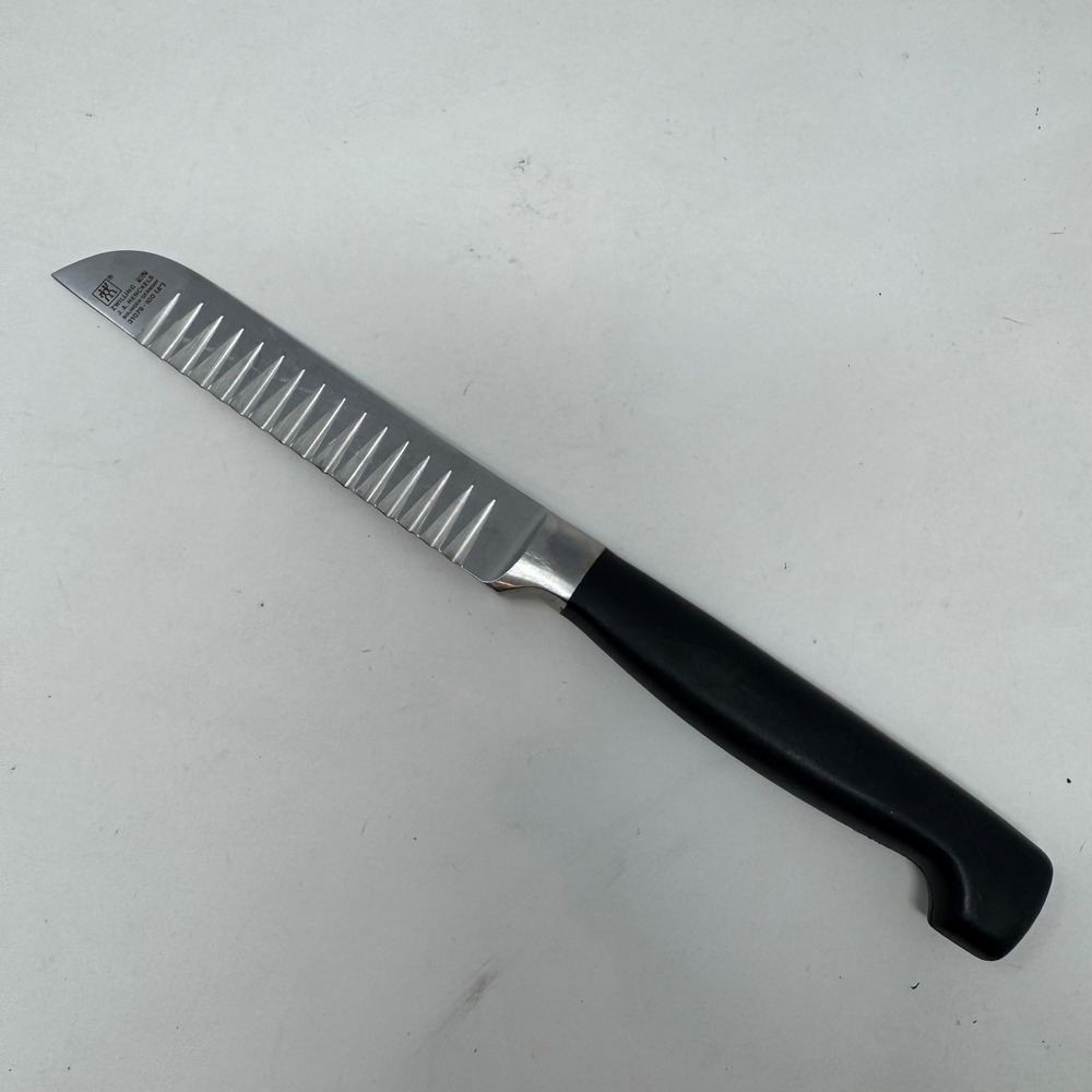 Zwilling J.A. Henckels Solingen Germany 4" Garnishing/Wavy Knife 31079-100